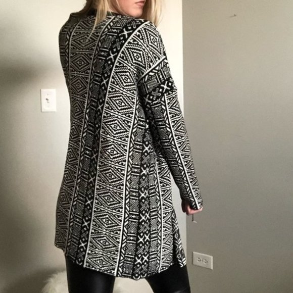 Old Navy M Women's Black White Tribal Aztec Geo Open Cardigan Sweater - Picture 6 of 6